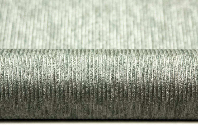 tapeta w metaliczne, srebrno-szare prążki 32264